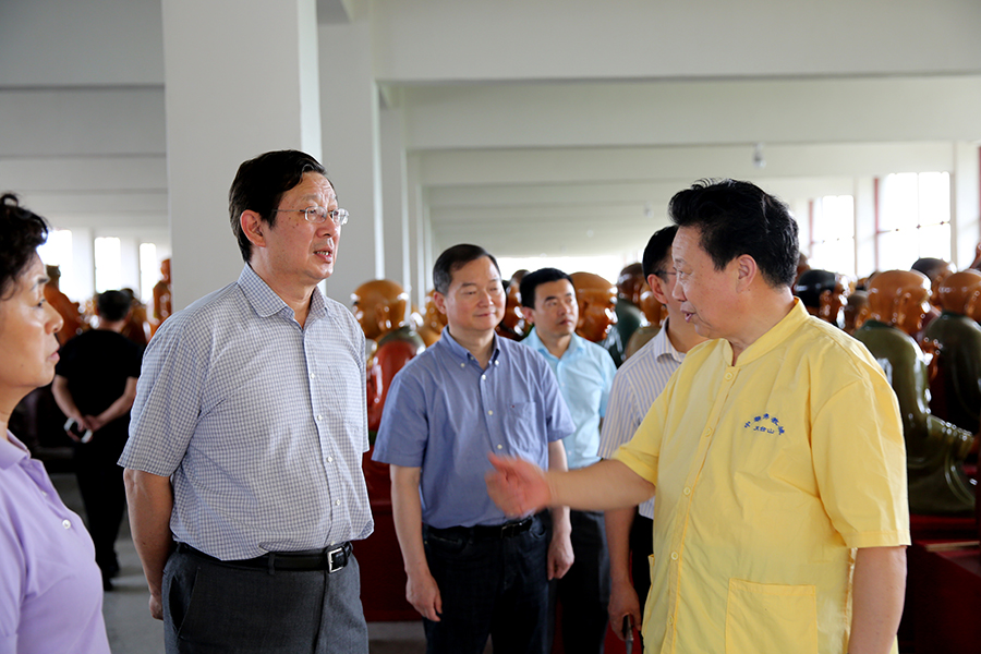 胡晓义1.jpg